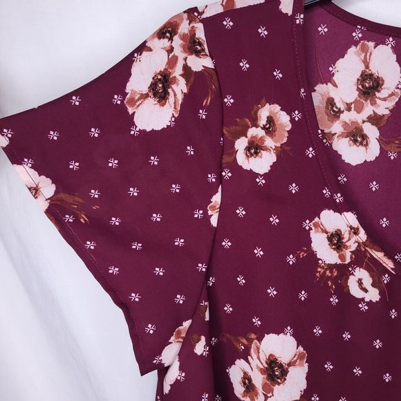 Torrid Blouse Womens 1X Burgundy Floral Print Chiffon - Picture 3 of 10